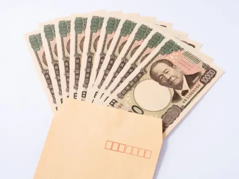 娘に毎月「10万円」のお小遣いを渡すと税金はかかりますか？課税されずに渡す方法はあるのでしょうか？