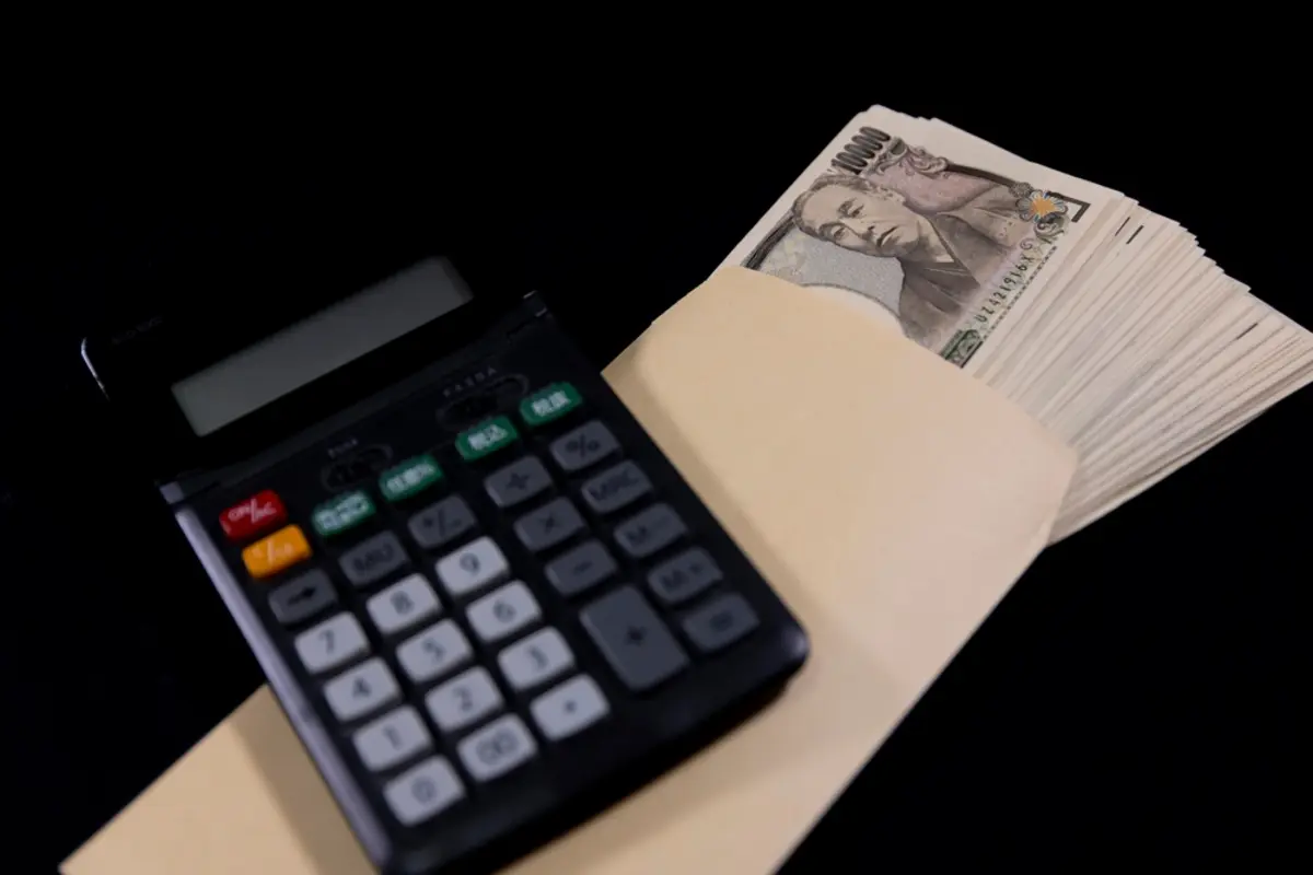 夏休みの帰省費用として親が「20万円」をくれました。使い方によっては「贈与税の対象」になるって本当ですか？