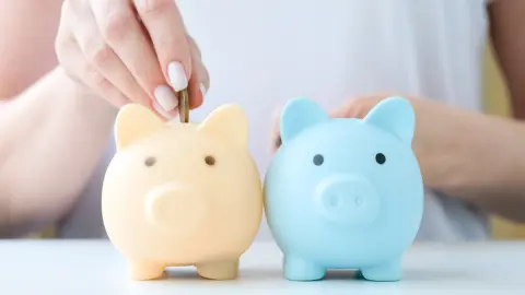 「国民年金」と「厚生年金」には受給額に「差」があると聞きました。「国民年金だけ」で老後の生活費を賄うのは難しいですか？