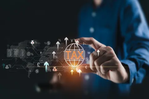 政府の税収が“過去最高”だと聞きました。わが家の家計は物価高で大変なのに、なぜ税収は増えているのですか？