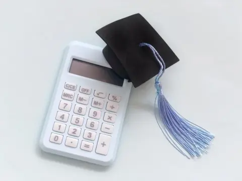 「約390万円」もの違いが！？ 「私立大学・入学初年度」の「平均納付金額」を学部別に解説！