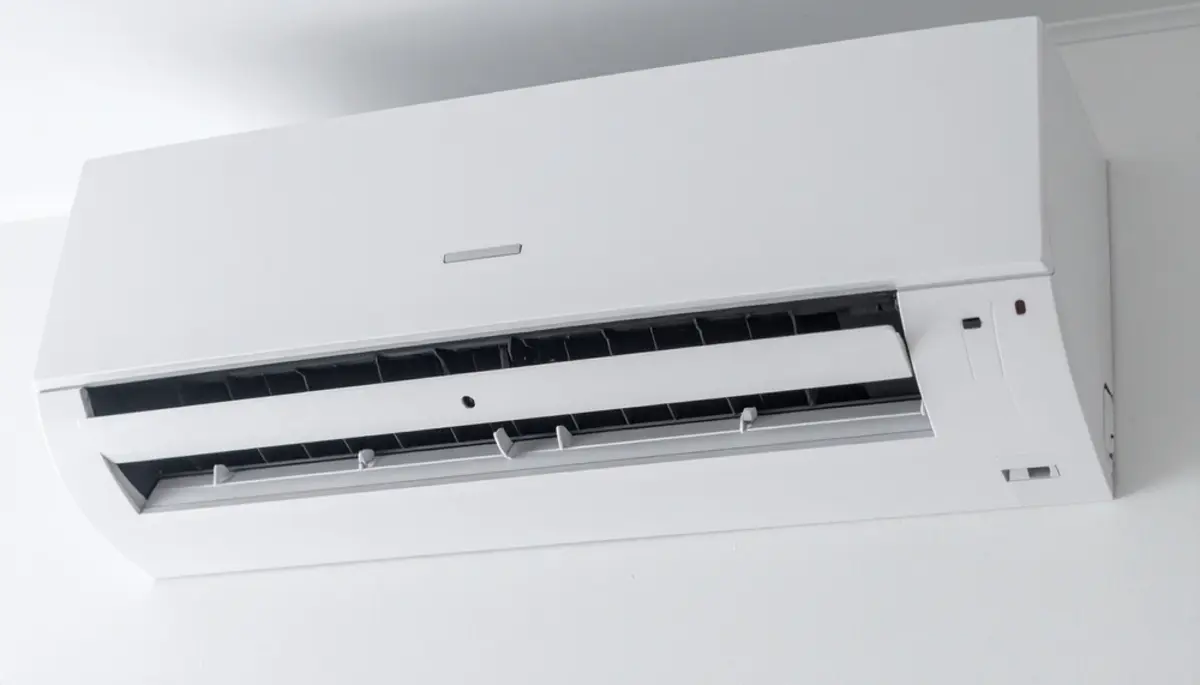 冷房と除湿で電気代に違いはある？大差ないなら「冷房」設定でOK？エアコンの電気代を節約する方法も解説