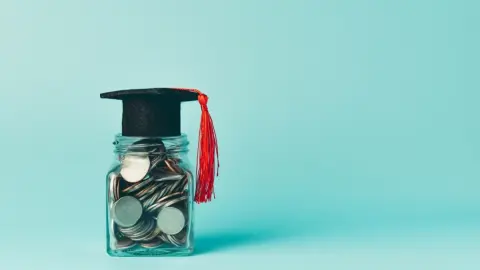 医学部に進学した孫に「1000万円」の学費援助。親以外が出すと「贈与税」がかかるのでしょうか？