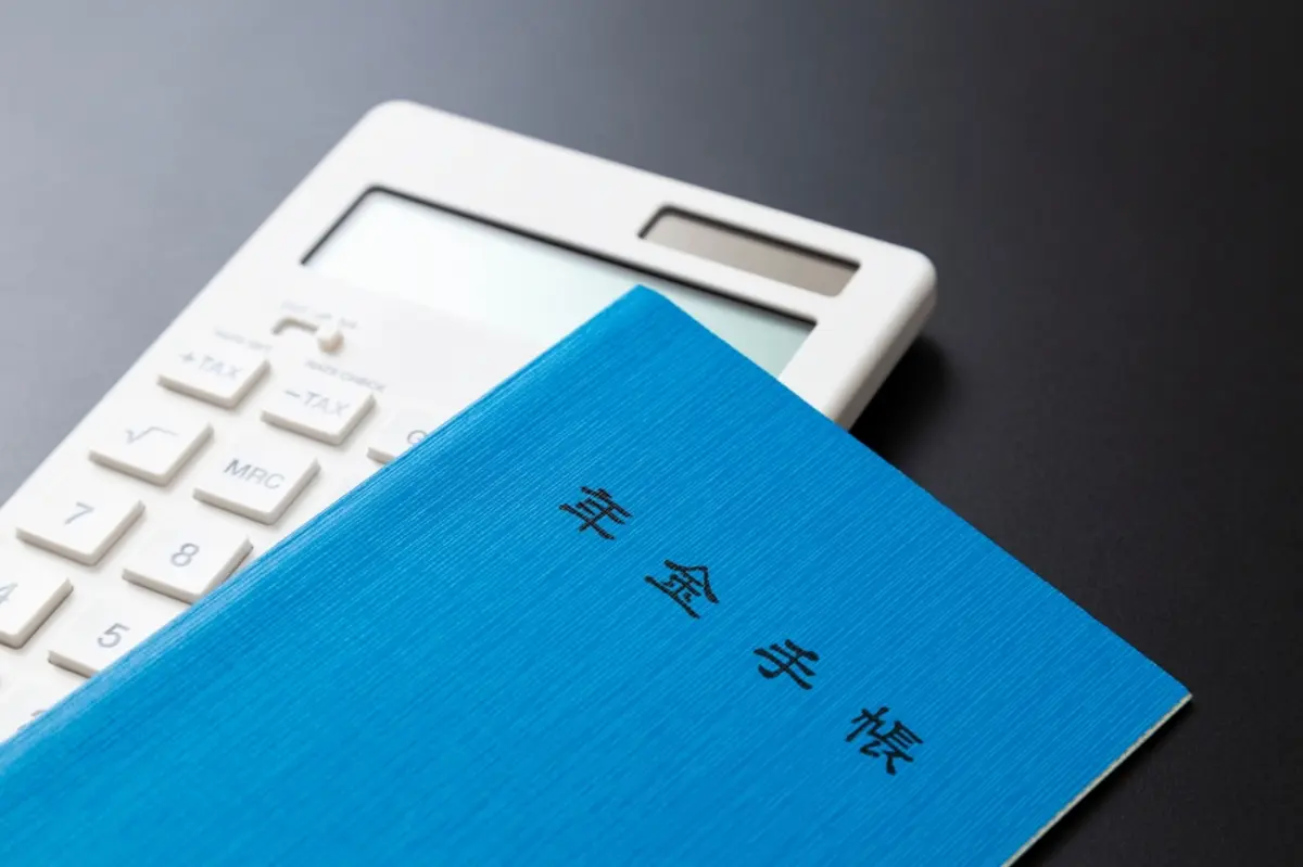 65歳から年金を「月20万円」受給予定ですが、友人に「健康寿命も考えると60歳から受け取るのが得」と言われました。実際“繰上げ受給”で、どれだけ差がでるのでしょうか？