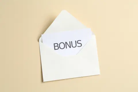 【2025年最新版】夏のボーナス、平均支給額は45万7000円に！ 中小企業と大企業でボーナス額増加の割合はどのくらい変わる？