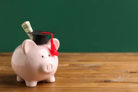 子どもが都内の「私立文系」に大学の進路を希望しています。一人暮らしをする必要があるのですが、4年間でどのくらいの費用がかかりますか？