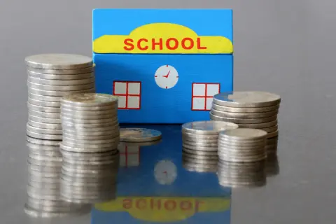 【高校無償化】事務室に「無償化申請」の書類を提出しました。もし「対象外」になったら高校3年間でいくらかかるのでしょうか？