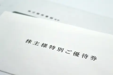 株主だと「新幹線」に“最大半額”で乗れるうえに車内販売のコーヒーも割引きに!? 「株主優待」を受けるにはいくら必要？ JRや大手私鉄各社の「株主優待」を徹底比較！