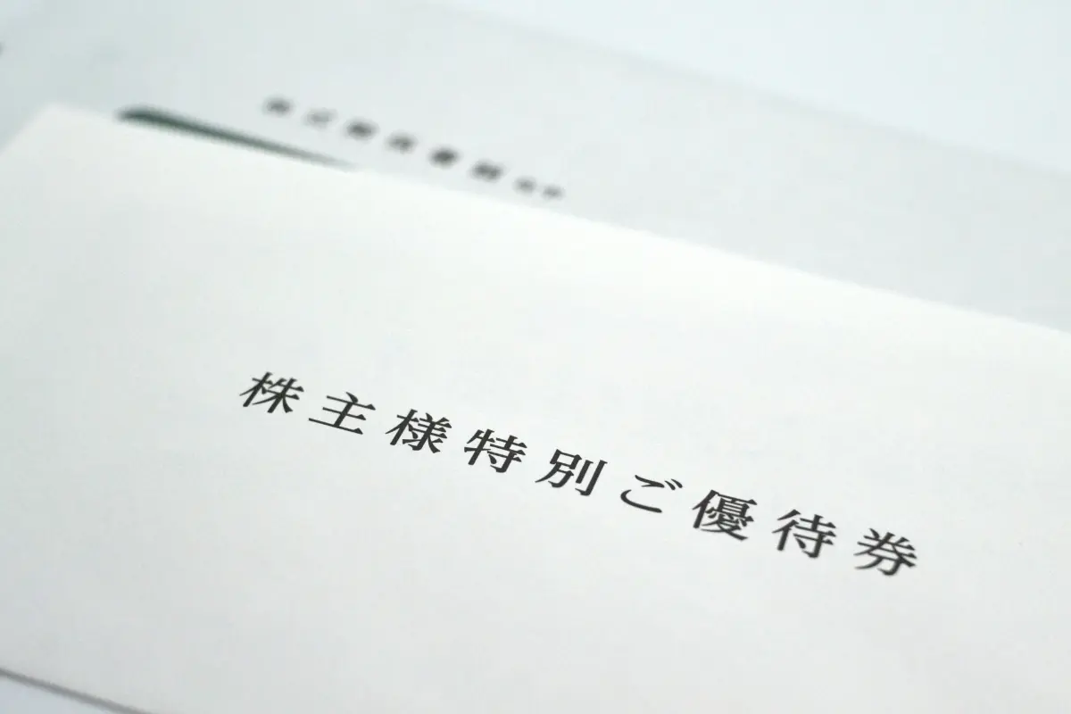株主だと「新幹線」に“最大半額”で乗れるうえに車内販売のコーヒーも割引きに!? 「株主優待」を受けるにはいくら必要？ JRや大手私鉄各社の「株主優待」を徹底比較！