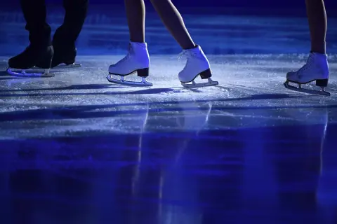 子どもに「フィギュアスケート」を習わせているママ友、月謝が“毎月10万円以上”と聞いてびっくり！ うちの子にも習わせたいのですが、「年収600万円」の我が家では難しいでしょうか…？