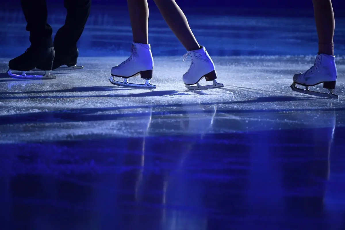 子どもに「フィギュアスケート」を習わせているママ友、月謝が“毎月10万円以上”と聞いてびっくり！ うちの子にも習わせたいのですが、「年収600万円」の我が家では難しいでしょうか…？