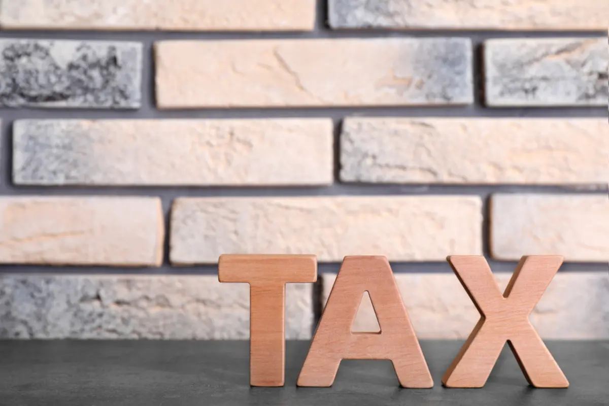 知人から「70歳の親から生前贈与で毎年100万円をもらっている」と聞きました。本当に贈与税はかからないのでしょうか？