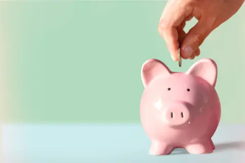 息子は社会人1年目で手取り「20万円」のようですが「月3万円」しか「貯金」していないそうです。ちょっと少なくないですか？ 将来が心配です…