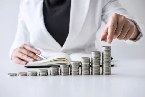 40代の自営業で将来の年金額が少ない予定です。“老後資金2000万円”を目標に貯金すれば、生活に困らないでしょうか？