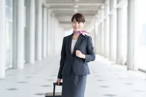 旅行をきっかけに、子どもが「客室乗務員になりたい」と言うようになりました。進路を考えるうえで、「年収水準」はどのくらいでしょうか？