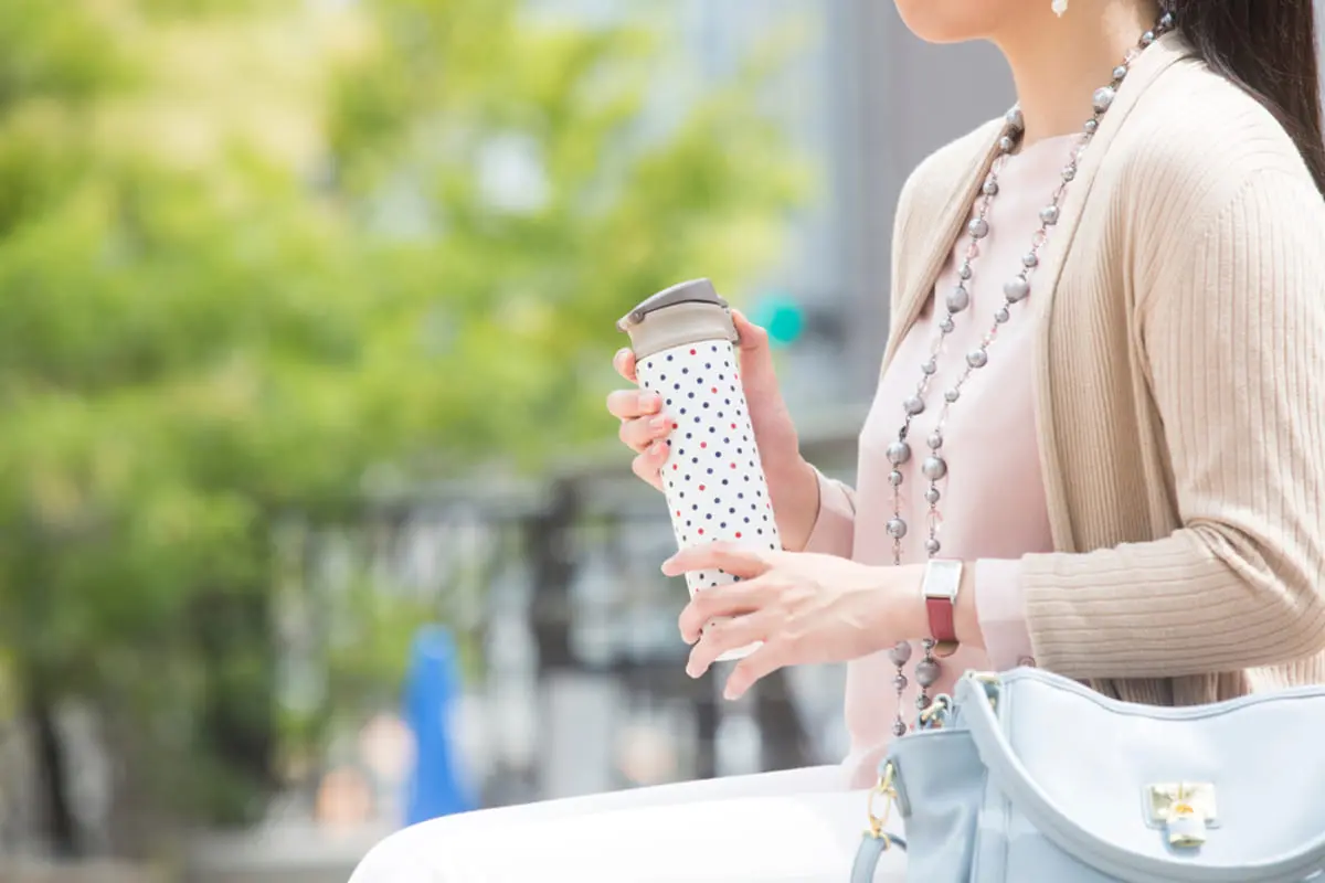 普段は「ペットボトルのお茶」を飲んでいます。節約のために“水筒”でお茶を持ち歩こうかと思いますが、月にどのくらい節約になりますか？