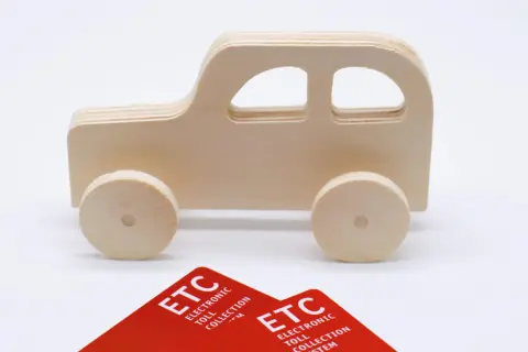 友人がドライブに「運転のお礼とガソリン代の代わり！」と“ETCカード”を持参してくれました。「貸し借り禁止」だったと思いますが、友人が同乗していれば問題ないですか？