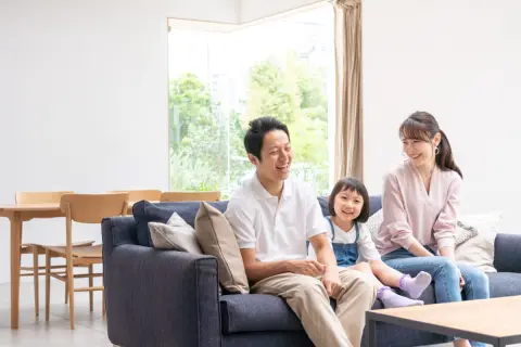 年収450万円の私でも「野原ひろし」のような“持ち家・車・専業主婦・子ども2人”の暮らしは可能でしょうか？