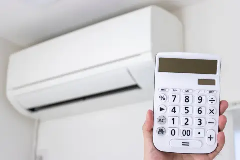 エアコンを「26度設定」で“つけっぱなし”のまま1週間の旅行に…！ どのくらいの電気代がムダになる？