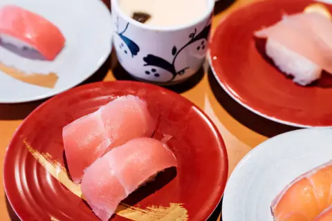 「お寿司をお腹いっぱい食べたい！」女性は平均「5～9皿」だけど、男性は何皿食べてる？「かっぱ寿司・スシロー・銚子丸」での価格を比較