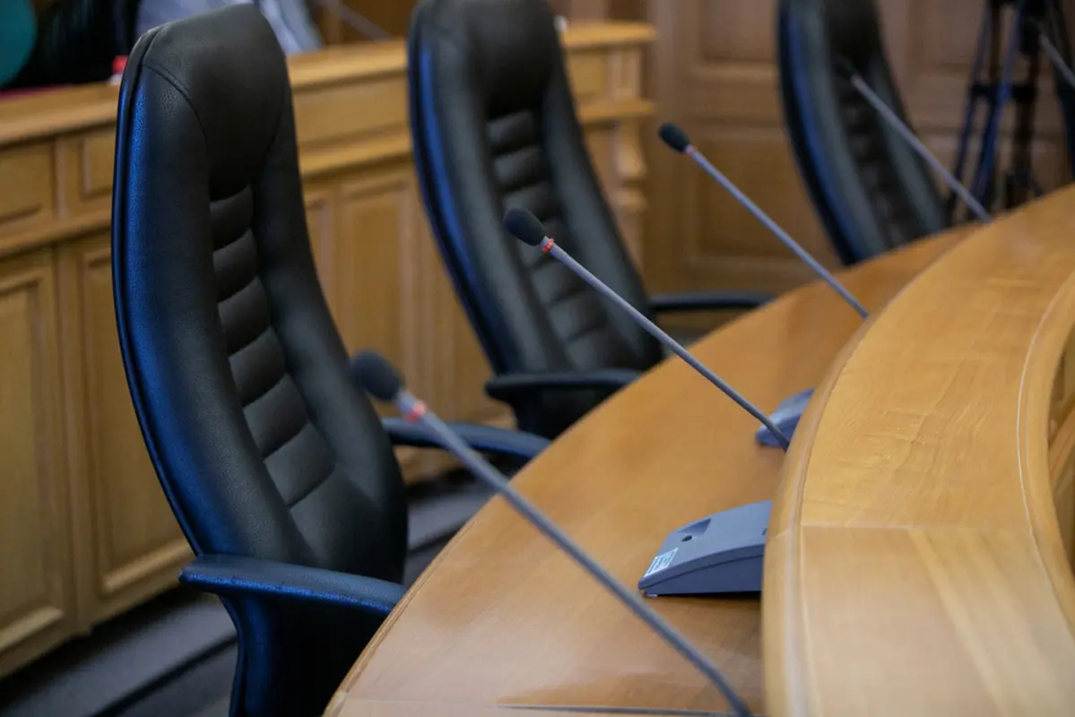 「国家公務員」vs「地方公務員」！ 同じ公務員でも「平均年収」の差はどれくらい？