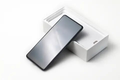 来年“ガラケーサービスが終了”になるので、高齢の母に「簡単スマホ」を持たせたいです。今、月額「1000円ほど」なのですが、これより利用料は高くなりますか？