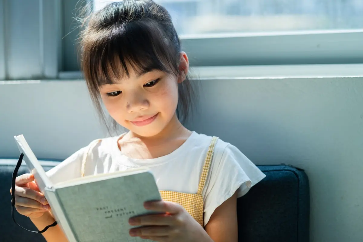 「夏休みの読書感想文？ メルカリで買ったよ」というママ友。「子どものためにならない」と思うのですが、宿題代行って“正当なサービス”ですか？ 学校にバレたらどうなるのでしょうか？