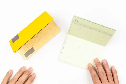 友人が「古い通帳を捨ててなくて助かった」と言っていました。「相続」や「年金記録の確認」で役立ったそうですが、実際のところ何年くらい保管すべきでしょうか？