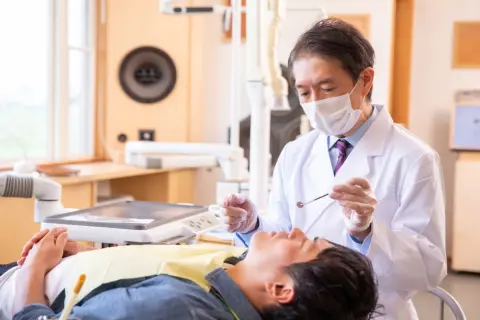 「歯科医師」は高収入のイメージがありますが、開業するとどれくらい稼げるのでしょうか？