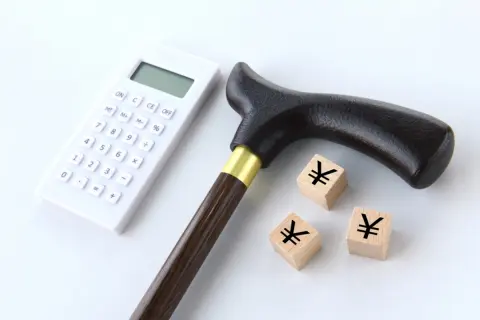 退職金で「貯金2000万円まで増えた」という60歳の父。60代の“平均”と比べて多いですか？「持ち家・年金20万円」なら、老後は働かなくて大丈夫でしょうか？