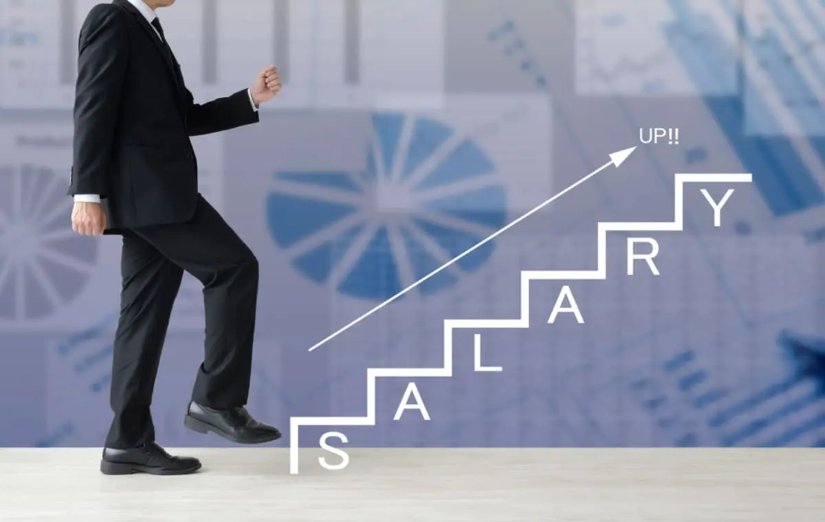夫が「部長」に昇格します。手当が「10万円ほど」増え「年収1000万超」になるそうです。一般的な「部長職」の中で、多くもらえているほうなのでしょうか？