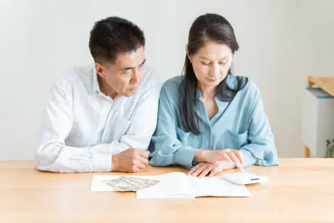 夫婦2人で「ゆとりある老後」を送るためは「月38万円」が必要！？ 50代から「老後資金」を蓄え始めるポイントは？
