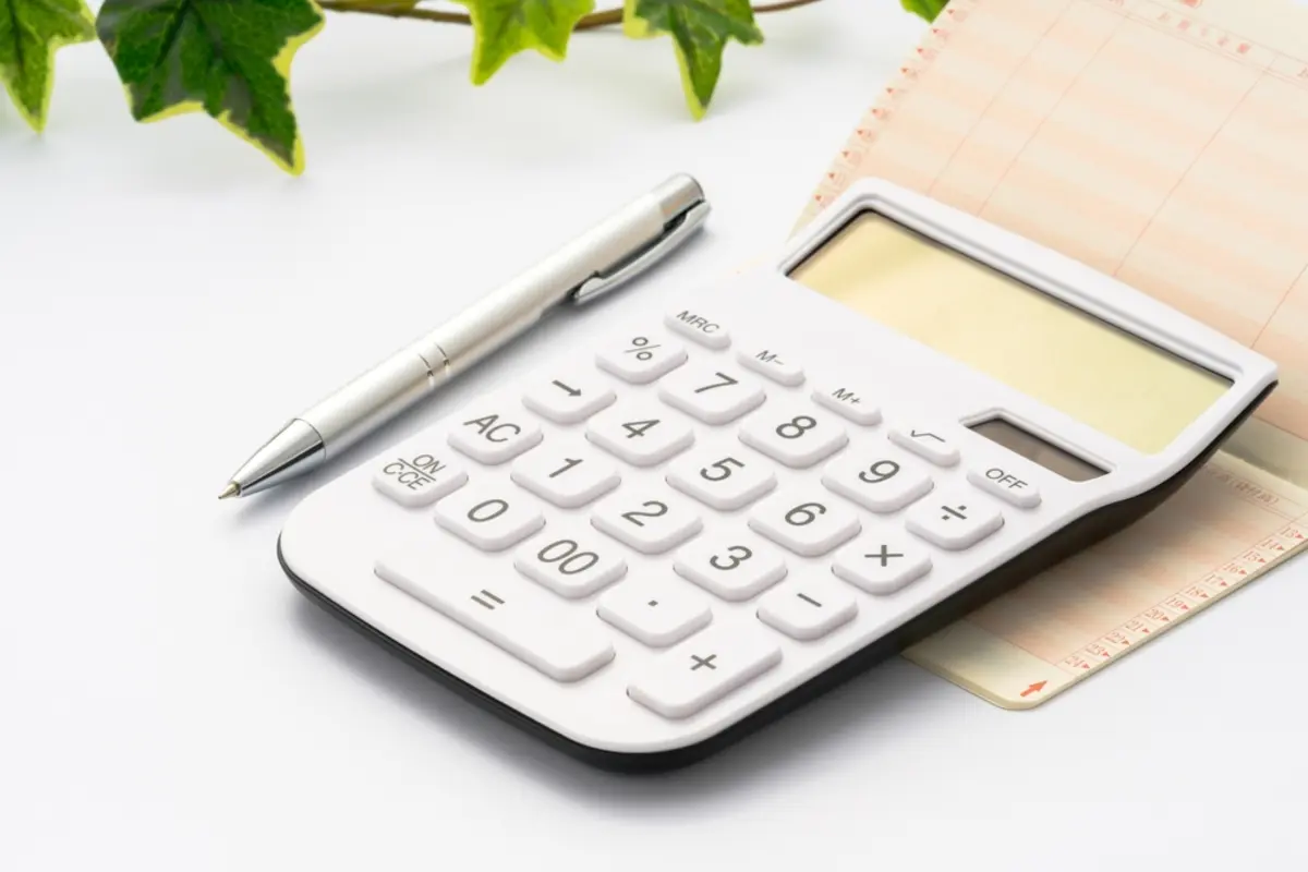 「貯金ゼロ・年金月10万円見込み」の50代…老後どうする？ 今すぐできる“現実的”な対策とは