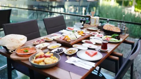 「食べ放題」で欲張った結果、食べ切れなくなった息子…無駄にした分お店に賠償しなければならないのでしょうか…？