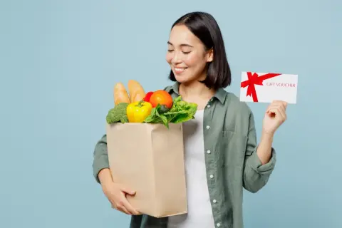 コーヒーショップの「ドリンクチケット」はお釣りが出ないのに、百貨店の「商品券」では出る理由とは？ 見分け方や“損しない”使い切りテクニックを解説