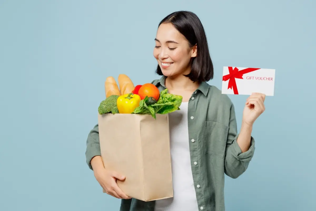 コーヒーショップの「ドリンクチケット」はお釣りが出ないのに、百貨店の「商品券」では出る理由とは？ 見分け方や“損しない”使い切りテクニックを解説