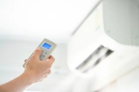 エアコンは「つけっぱなしの方が安い」と聞きますが、外出が“何時間まで”なら電気代はお得なのでしょうか？