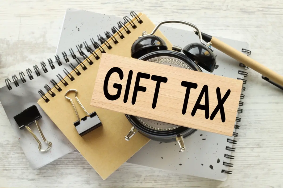 祖父母が「孫の教育のために」と、私の子どもの塾代や学費を支援してくれています。“年間100万円”を超えそうですが、贈与税の対象になりますか？