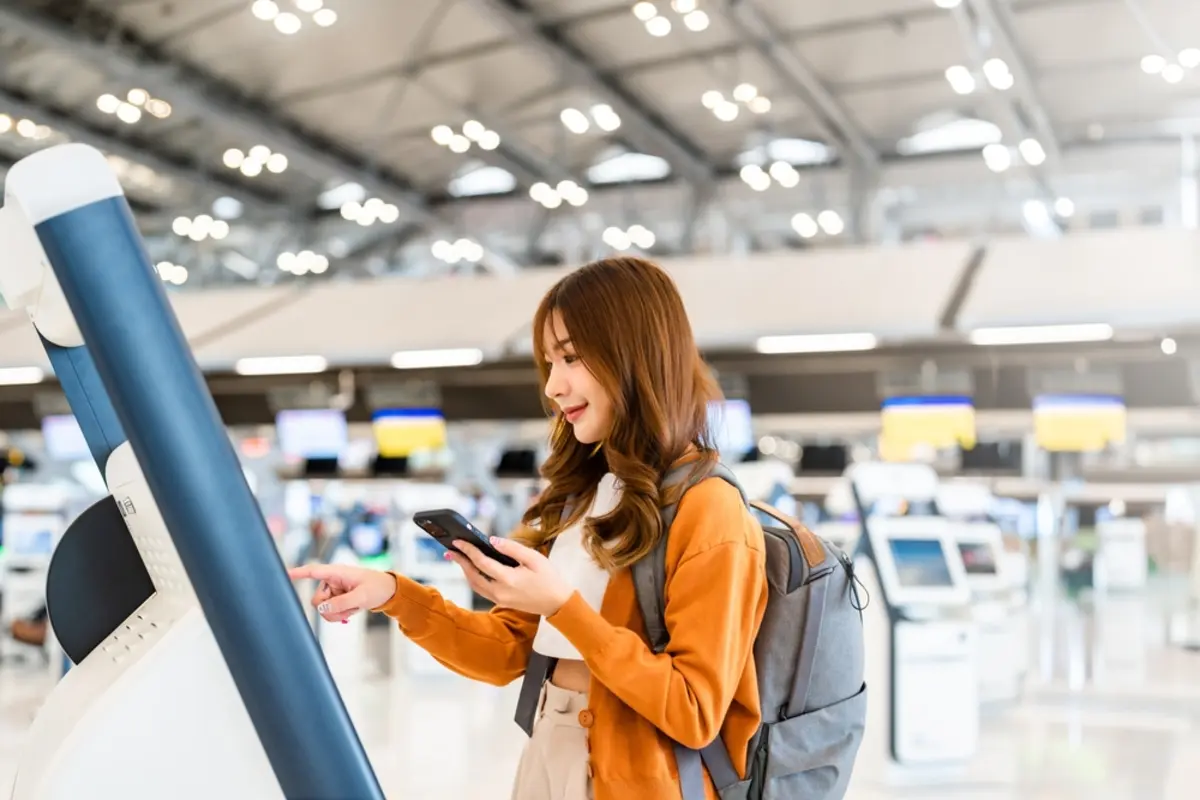 国内旅行のとき「マイルのためにJALしか乗らない」という友人。でもLCCより“1万円高い”…それって損してない？