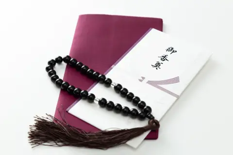 祖父が亡くなり、小規模な葬儀をしました。思ったよりも参列者が多く「香典」の総額が葬儀費用を上回った…… 差額に税金はかかりますか？