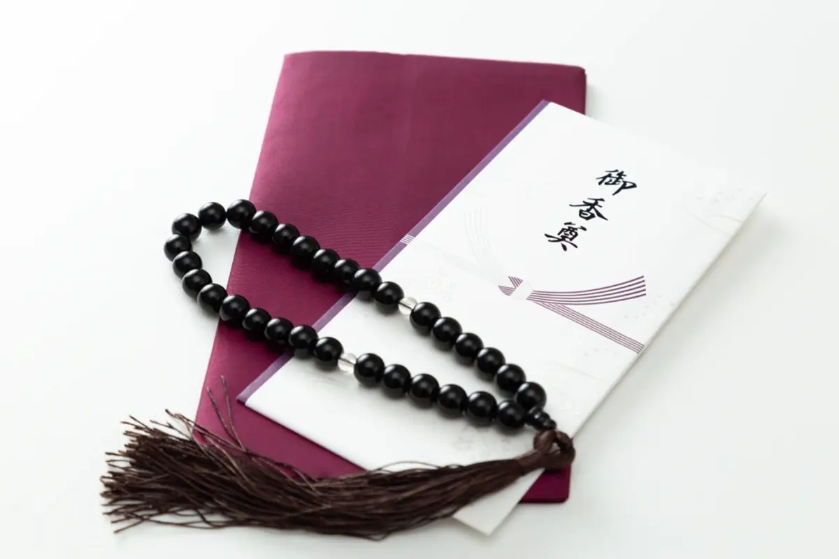 祖父が亡くなり、小規模な葬儀をしました。思ったよりも参列者が多く「香典」の総額が葬儀費用を上回った…… 差額に税金はかかりますか？