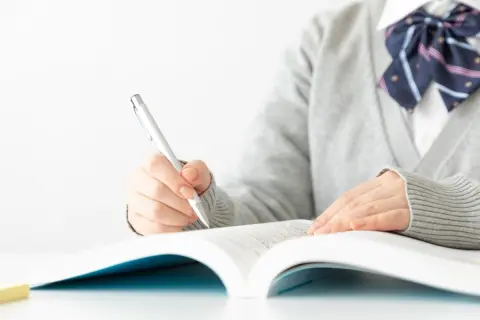 高校生の子どもが「私立理系」に進学希望ですが、家計に余裕がありません…。両親から“300万円”支援してもらおうと思いますが「贈与税」はかかりますか？