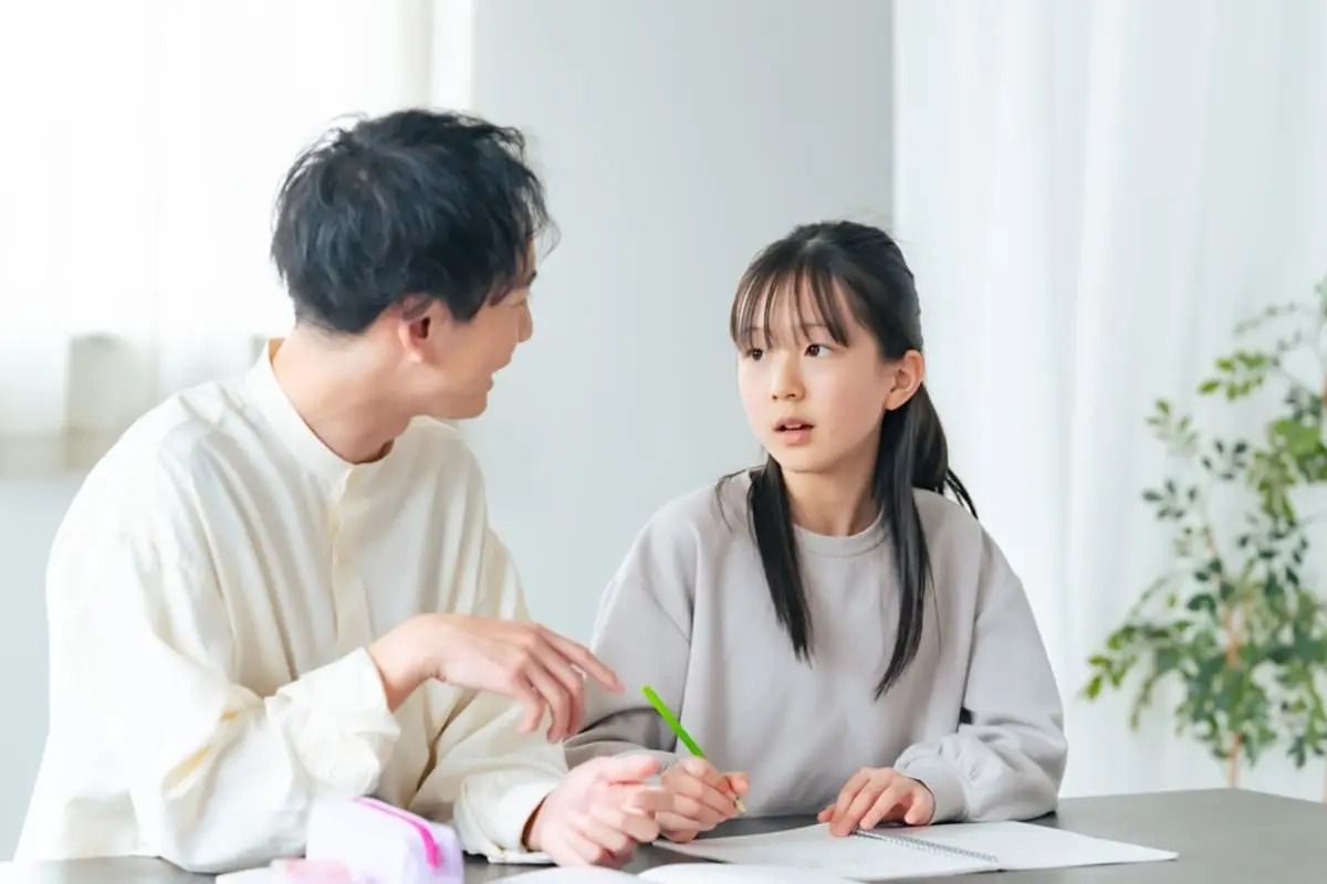 「保育士になりたい」という娘と、「介護士のほうが将来性がある」という夫。やっぱり“需要が多いほうが安泰”でしょうか？ 年収・勤務形態も比較