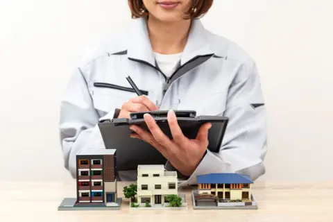 老後は「マンションの管理人」として働きたい！「ゆったり働ける」と思っていたら、意外と“体力勝負・狭き門”で衝撃…「シニア向けの仕事」ではないのでしょうか？ 実態を解説