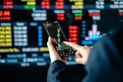 もし10年前に「任天堂株」を100万円買っていたら、今いくらになっている？ 過去10年の“値上がり要因”もあわせ、「配当＋株価」でシミュレーション