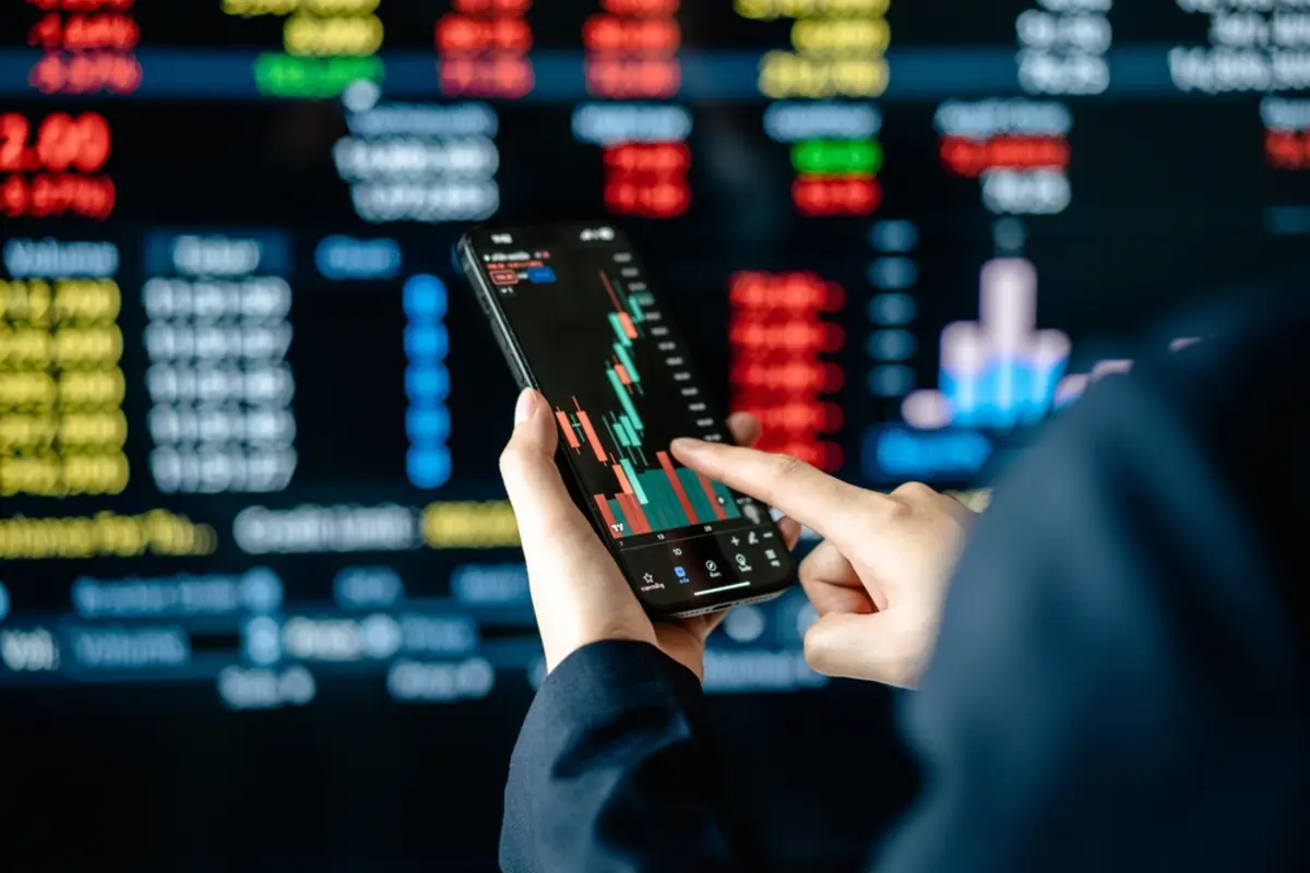 もし10年前に「任天堂株」を100万円買っていたら、今いくらになっている？ 過去10年の“値上がり要因”もあわせ、「配当＋株価」でシミュレーション