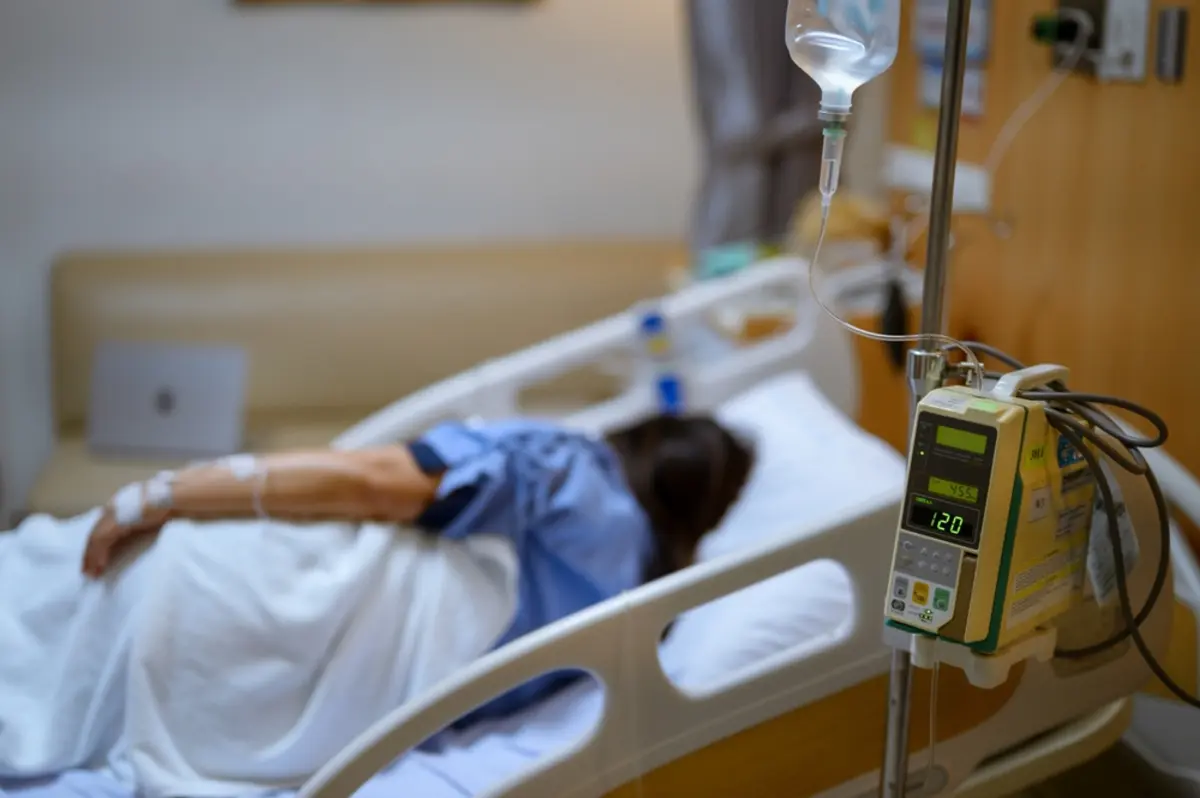 医師から「入院で10万円以上かかるかも」と言われ不安に…。“高額療養費制度”でいくら戻るのでしょうか？