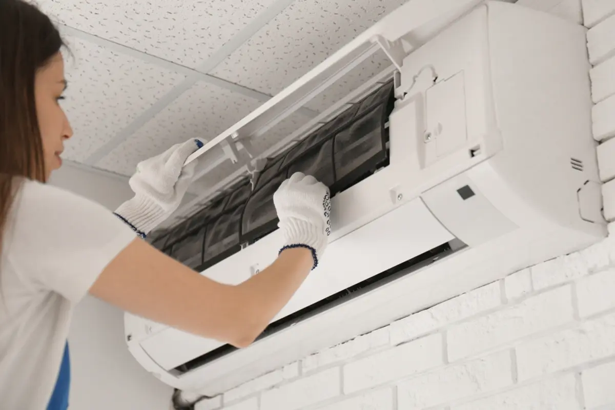 エアコンの「フィルター掃除」をしないと、電気代「年1万円」の損!? 週1の“ひと手間”で、エアコン代が激変する理由とは