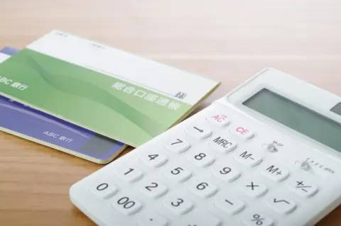 「預金が1000万円を超えた」と銀行から電話があり、「万が一のときは保障されない部分が出ます」と言われました。分けた方がいいのでしょうか？