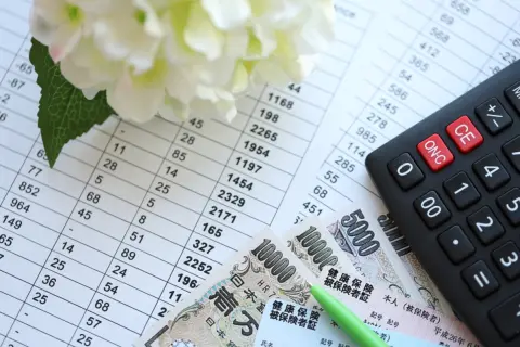 「マイナ保険証」への切り替えを悩んでいます。会社の保険証には有効期限もないようなので、このまま使い続けても大丈夫でしょうか？